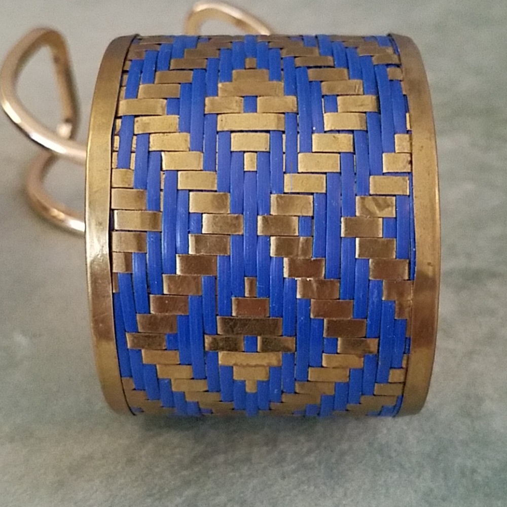 Cuff bracelets - Picture 3 of 4